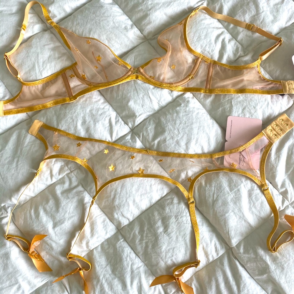 AP Zadi stars bra and suspender